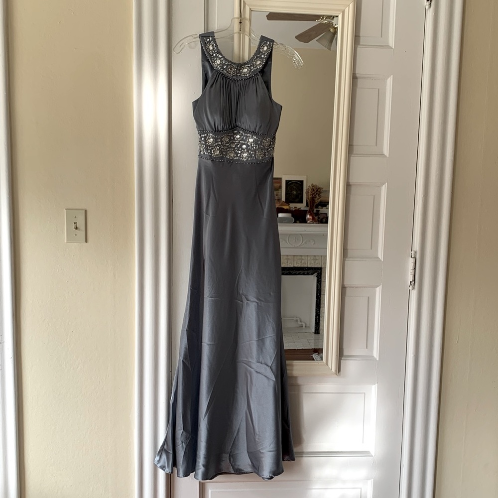 Beautiful Prom / Formal Dress - Cool grey - size 5/6